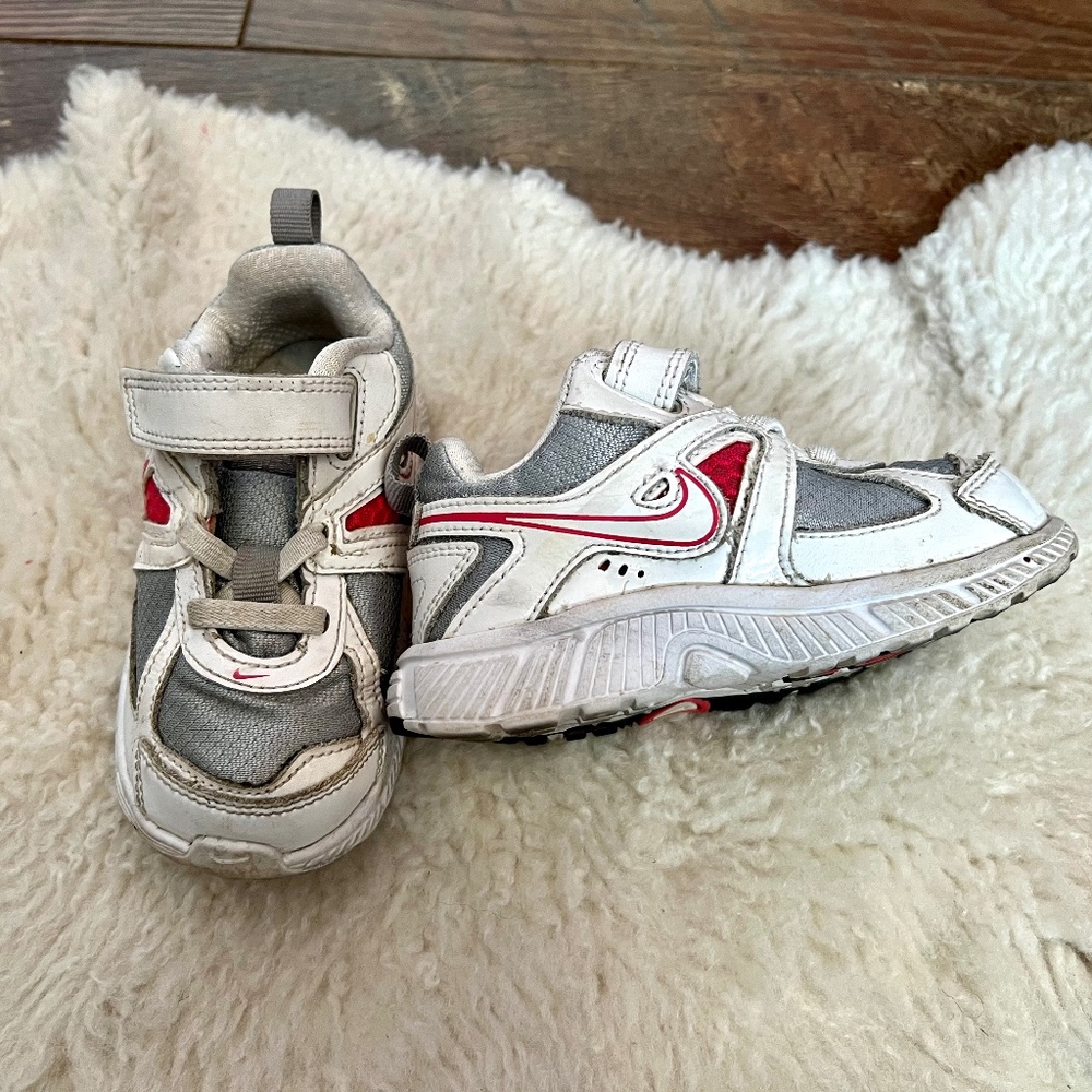 Nike - Old school vibe - Size 7 toddlers